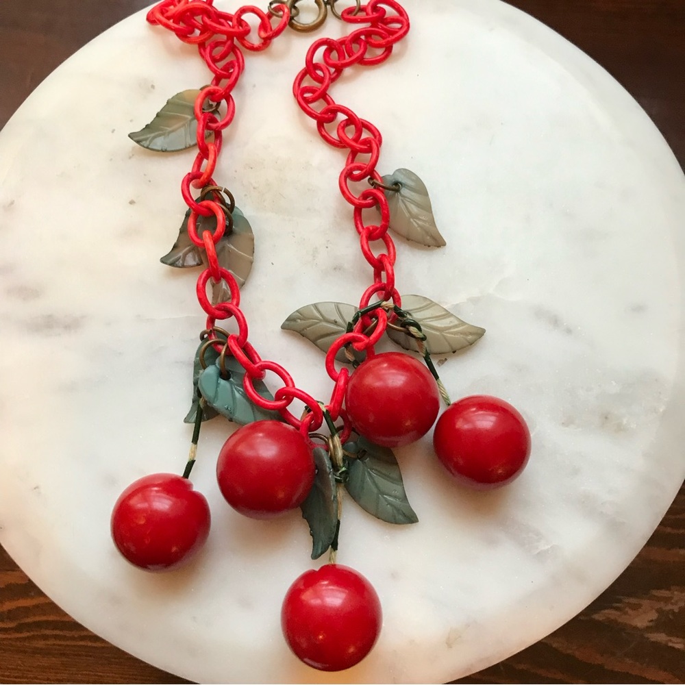 Vintage Bakelite?! 30/40’s CHERRY 🍒 Necklace/ Kitschy 30’s Necklace CHERRIES